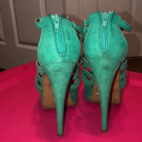 MINT GREEN HEELS - Picture 4 of 5